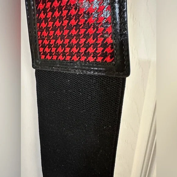NWT Betsey Johnson Houndstooth stretch belt, red & black. Size M/L - Picture 4 of 6